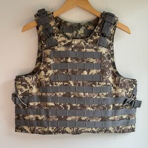 Digital Camouflage Tactical Vest Men’s Medium Adjustable Outdoor Utility Gear
